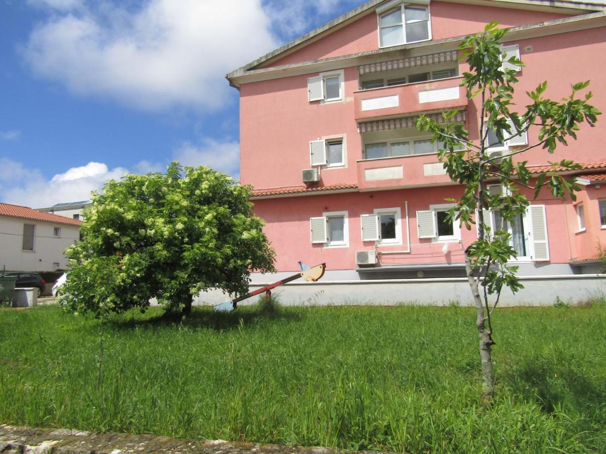 Green Garden Apartments Rovigno Esterno foto